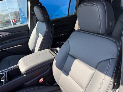 2027 Chevrolet Traverse LT w/2LT