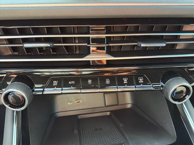 2027 Chevrolet Traverse LT w/2LT