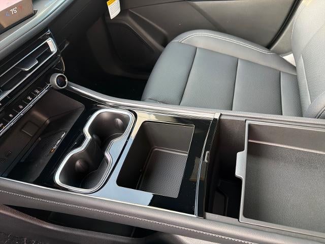 2027 Chevrolet Traverse LT w/2LT