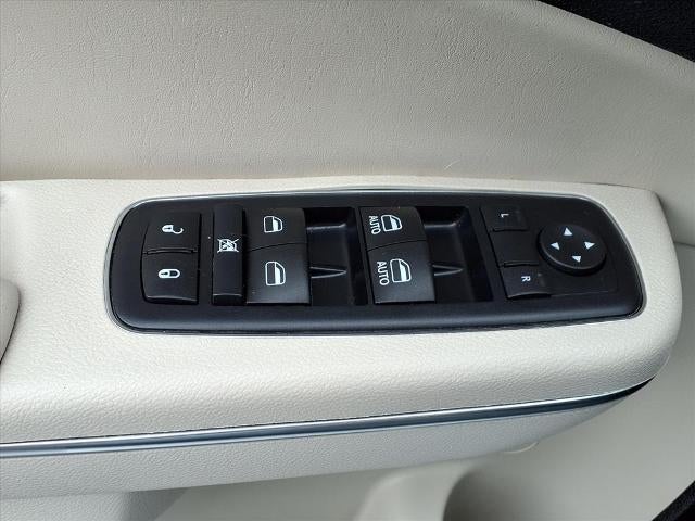 2016 Chrysler 300 Limited